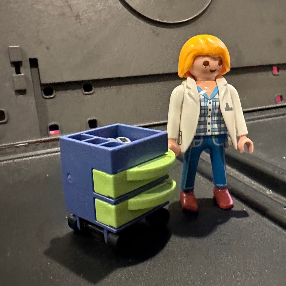 Vintage Playmobil Geobra doctor figure and accessories - Picture 9 of 13